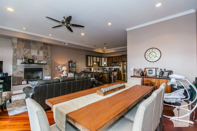 1357 W Grand Ave unit 4, Chicago, IL 60642 - photo 2