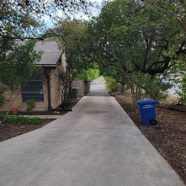 3326 Scenic Ln unit A, San Antonio, TX 78230 - photo 2