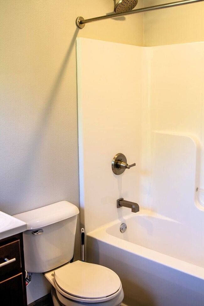 705 Hickory St Unit 705 Hickory St. Apt  6, Creston, IA 50801