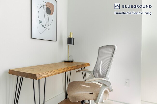 42-10 27th St unit FL13-ID1767, Long Island City, NY 11101 - photo 4