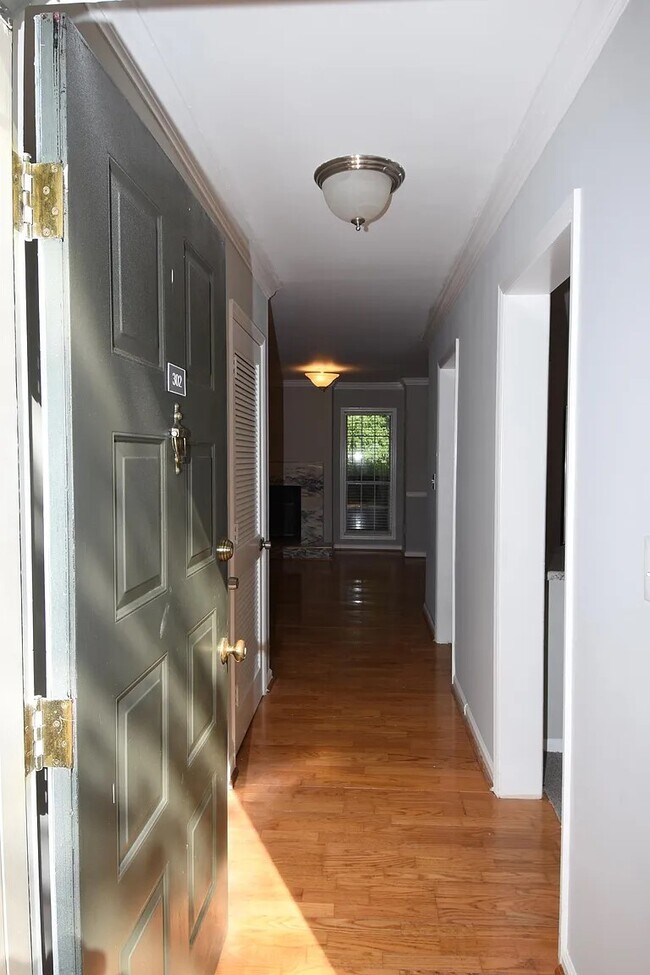 302 Lenox Way NE, Atlanta, GA 30324 - photo 3