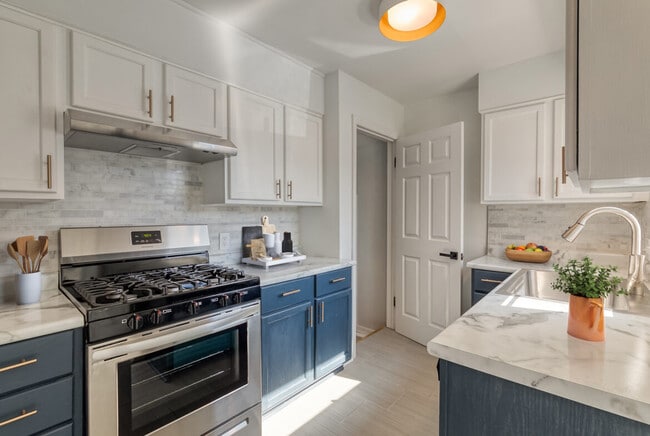 1313 W Saginaw St, Lansing, MI 48915 - photo 3