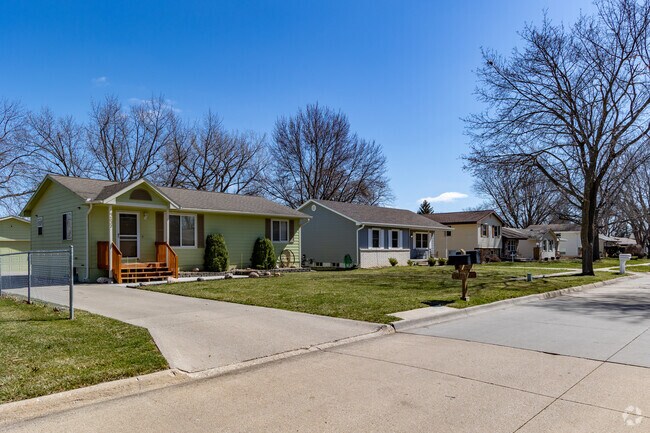 Ranches and Bungalows take full advantage of many of Douglas Acres' larger plots.