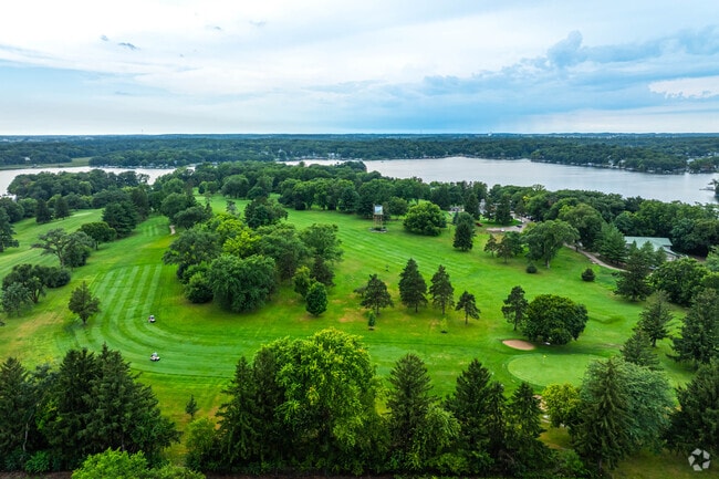 Lauderdale Lakes Country club offers a 9-hole public golf course.