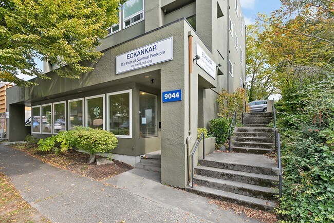 West Seattle Flats: Leasing Specials! Beautiful City Living Close to Beaches and Parks, Seattle, WA 98126 - photo 6