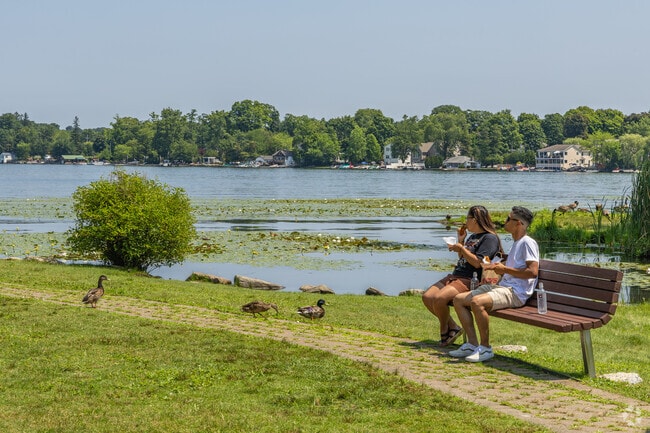 Set along the shores of Lake Mahopac, the farmers market is a weekend favorite for fresh food and local crafts.