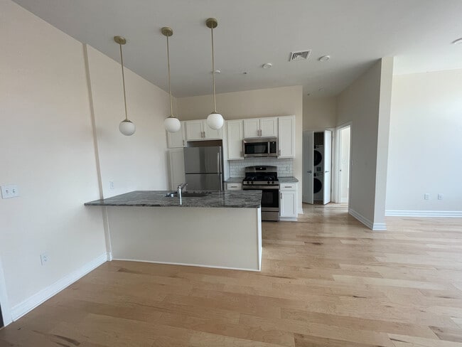 The Residences at 471 Elmwood, Buffalo, NY 14222 - photo 7