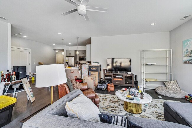 3620 W Irving Park Rd unit 2R, Chicago, IL 60618 - photo 7