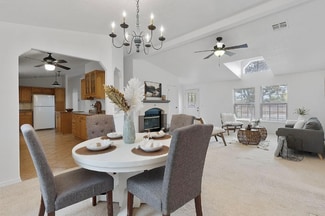 8 Phillips Dr, Los Lunas, NM 87031