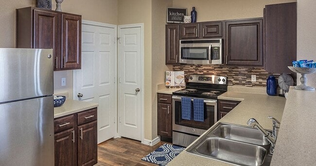 The Manor Homes of Arborwalk Apartments, Lees Summit, MO 64082 - photo 6