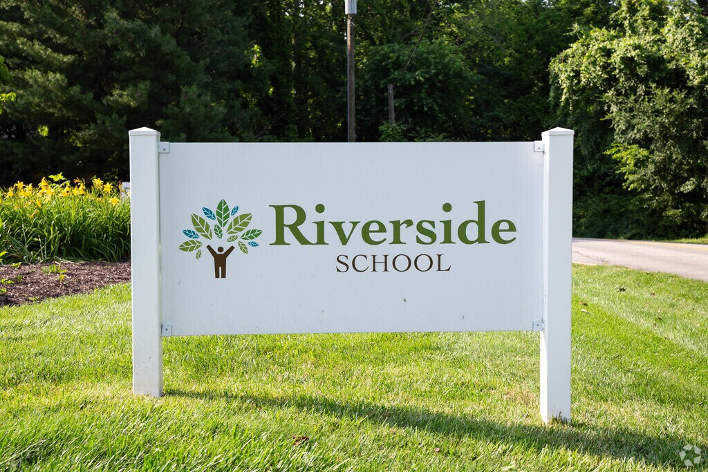Riverside School supports students with dyslexia from Kindergarten to 8th Grade.