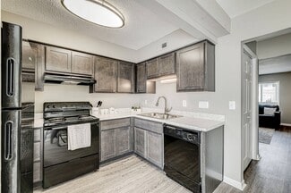 2300 Walden Glen Cir, Cincinnati, OH 45231
