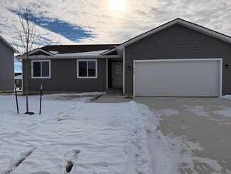 319 NE Chalet St, Elkhart, IA 50073