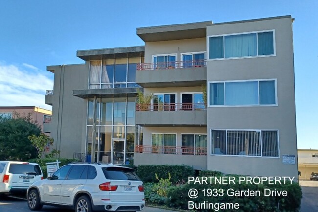 2010 Trousdale Dr, Burlingame, CA 94010 - photo 2