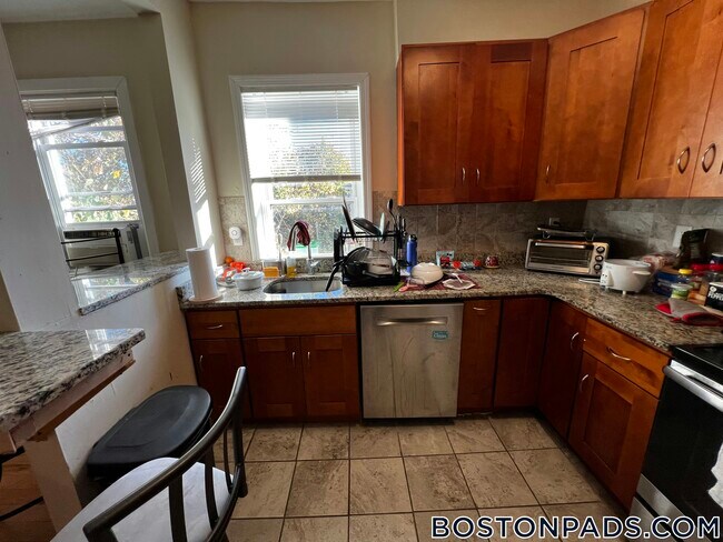 6 Bickford Ave unit 3, Roxbury Crossing, MA 02120 - photo 2