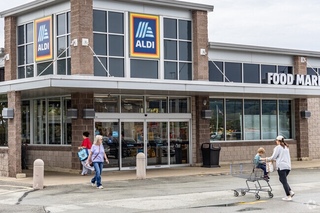 Residents shop at Aldi for groceries in Loyalhanna.