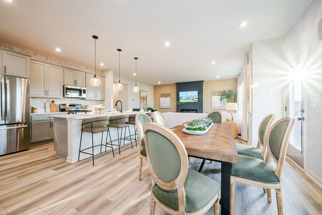 Huntleigh Ridge - Estates - Maple Street Collection