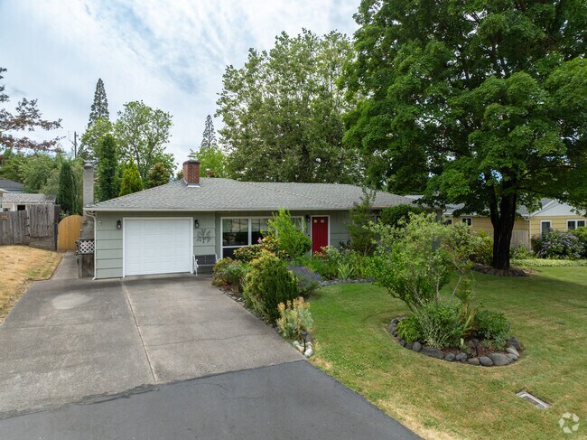 Many of the houses in Laurelhurst boast classic Craftsman-style designs.