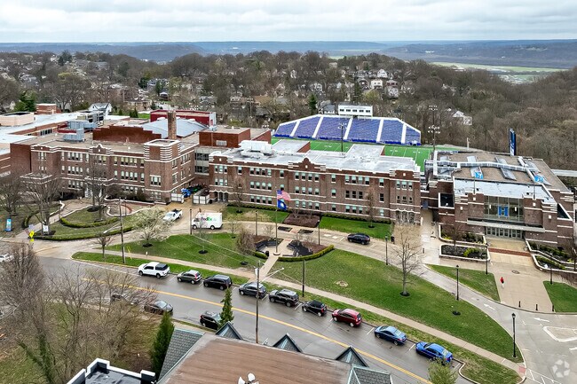 Highlands High School has 1,015 enrolled students and serves grades 9 through 12.