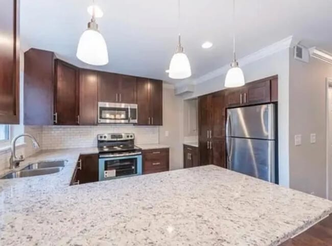 7311 Cardigan Cir, Atlanta, GA 30328 - photo 4