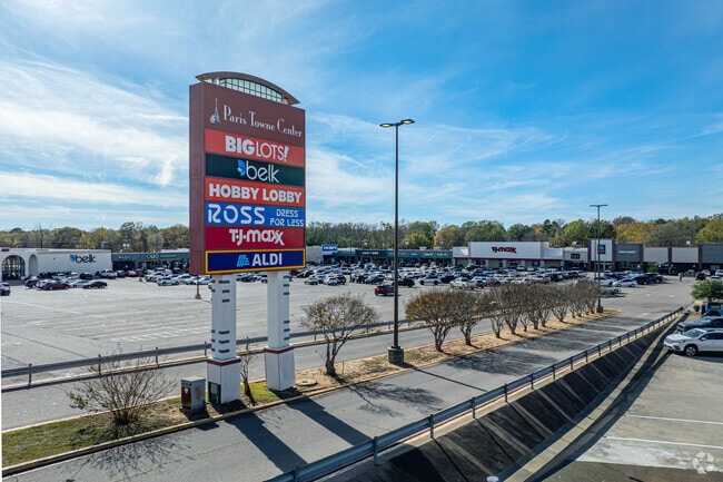 Paris Towne Center stores sit a short drive from Reno, TX.