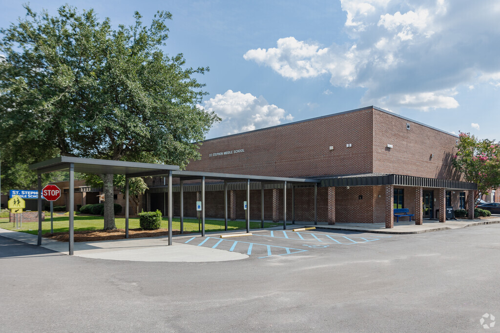 St. Stephen Middle School has covered pick up and drop off areas in St. Stephen.