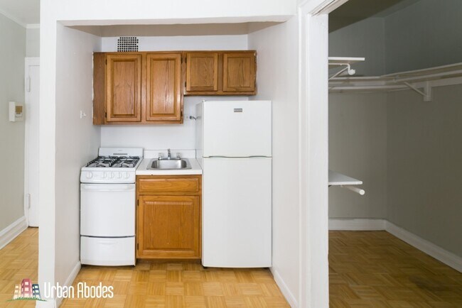 717 W Belmont Ave unit A09C, Chicago, IL 60657 - photo 3