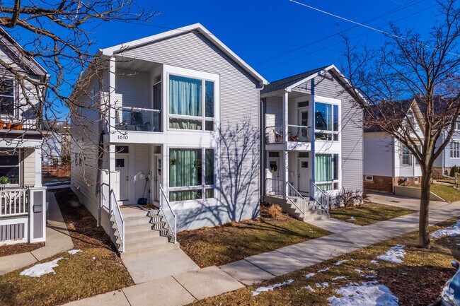 Single family homes line the streets of Riverside Park.