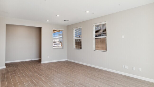 5810 E Zachary Dr, Phoenix, AZ 85054 - photo 5