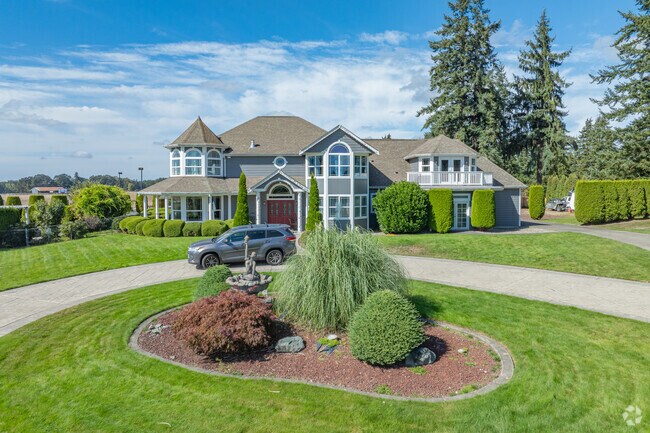 Luxury Homes on huge lots are common in South Creek.