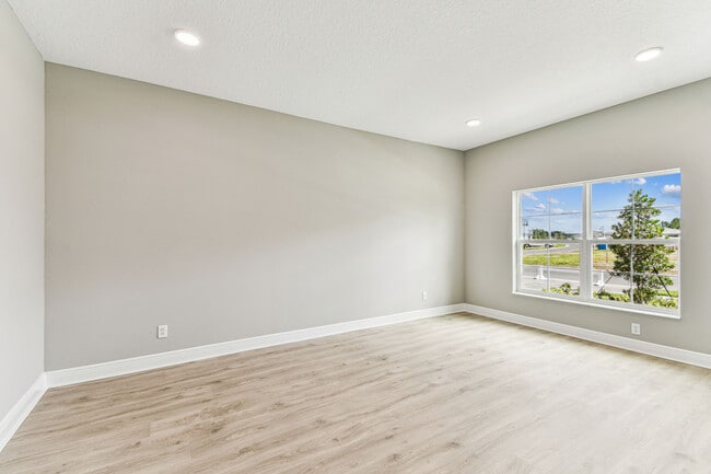 2081 Drummond Point unit 36464226, Zephyrhills, FL 33541 - photo 7