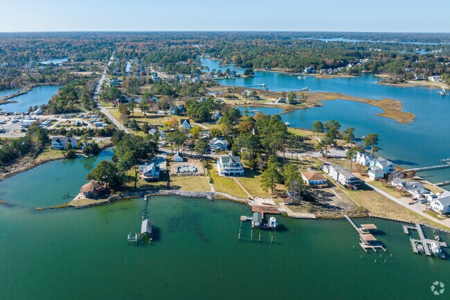 Sea side homes in Poquoson Shores-Powhatan Place.