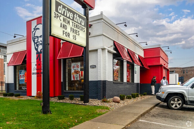 The Elijah McCoy neighborhood has many fast food options available.