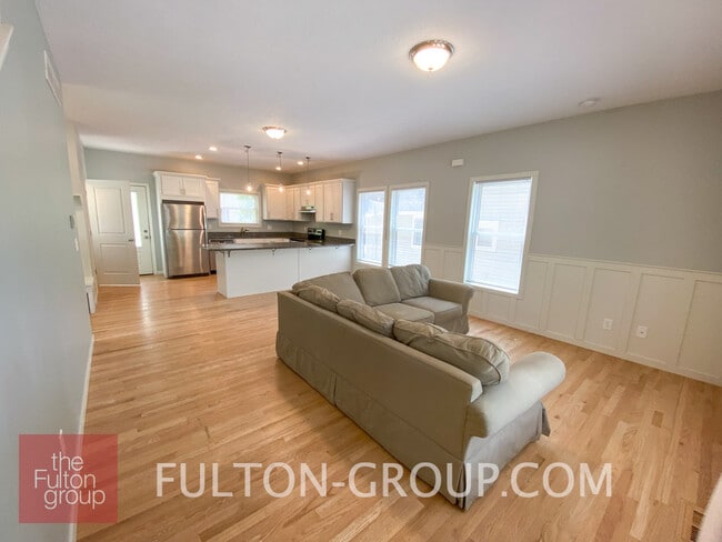 336 Donald Plaza SE, Grand Rapids, MI 49506 - photo 4