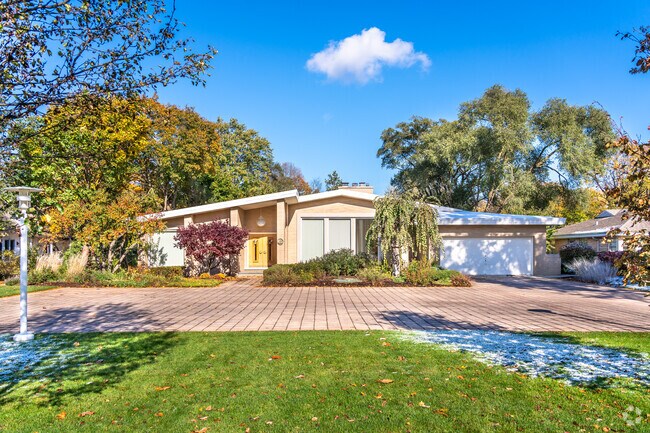 You can find single story homes with unique detailing and designs in the golf neighborhood.