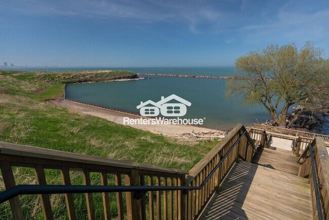 3872 S Lake Dr unit 211, Saint Francis, WI 53235 - photo 3