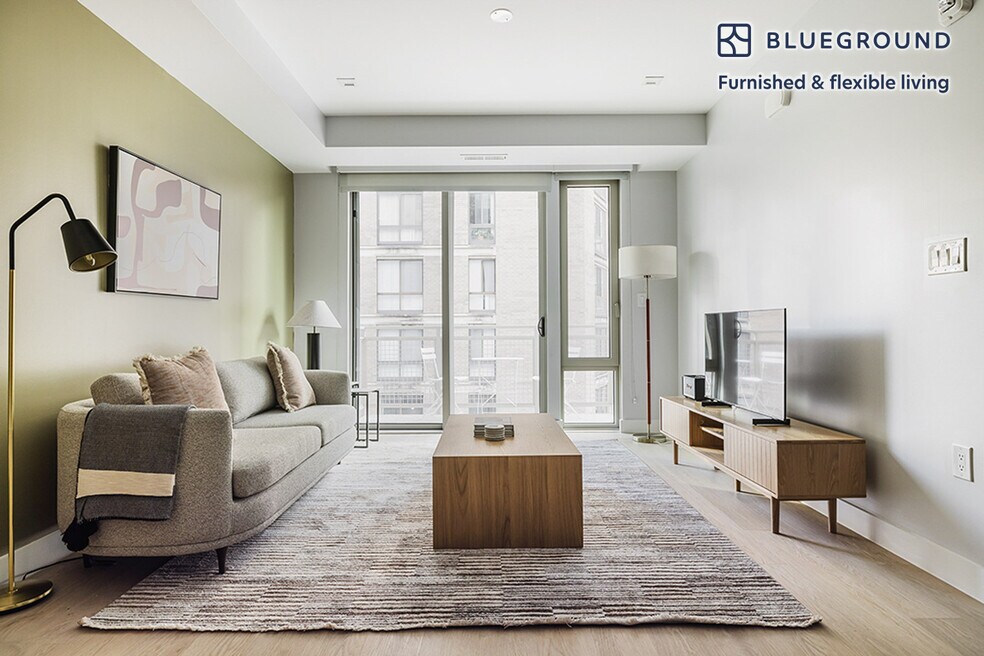 1224 M St NW unit FL3-ID969, Washington, DC 20005 - photo 1