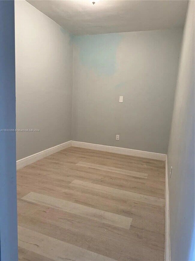 9710 SW 161st St unit 2, Miami, FL 33157 - photo 4