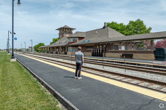 Residents can use the Metra to get downtown Chicago in about an hour.