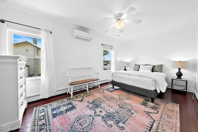 Master Ensuite with Queen Bed