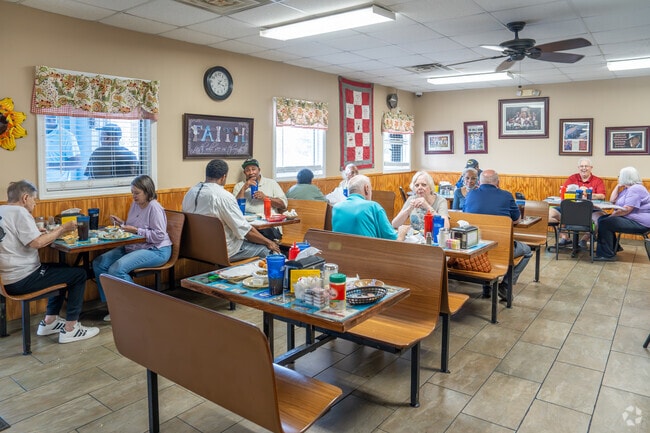 Wright’s Restaurant serves classic Southern meals near Greater Alberta.