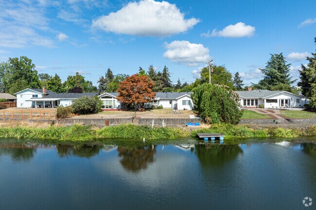 Lakefront homes located on the Swan Lakes in Santiam, OR are a more upscale option.