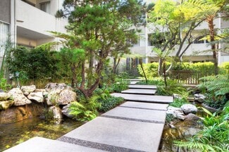 233 S Barrington Ave, Los Angeles, CA 90049