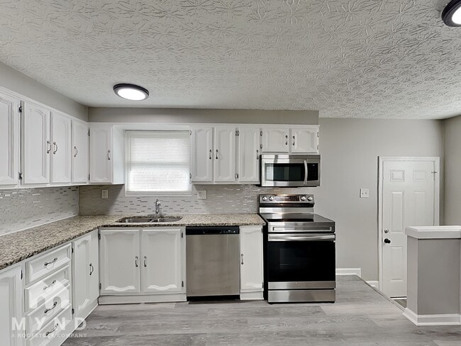 6200 Maple Canyon Ave, Columbus, OH 43229 - photo 4