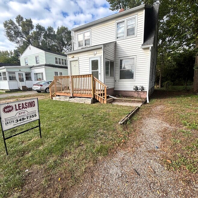312 S Rosemary St unit 312, Lansing, MI 48917 - photo 1