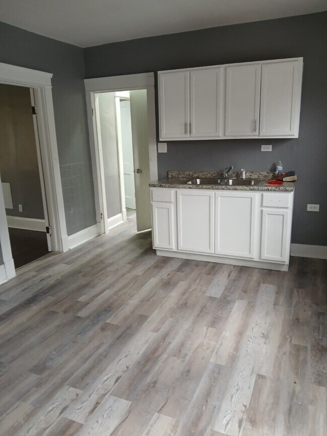 713 E 156th St unit 2, Cleveland, OH 44110 - photo 3