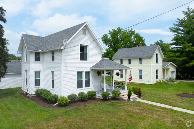 Many homes in Bluffton were built between 1900 and 1950 in bungalow and Colonial Revival styles.