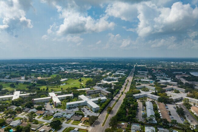 There are 20,657 residents in Woodgate, with a median age of 54.