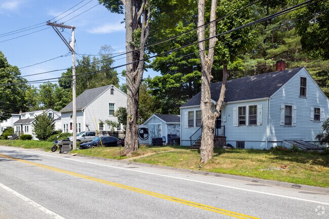 Cape Cod homes are common around Freeport.
