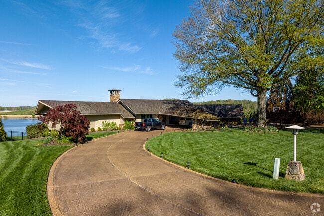 Contemporary Home By the Lake on Riverbriar Road